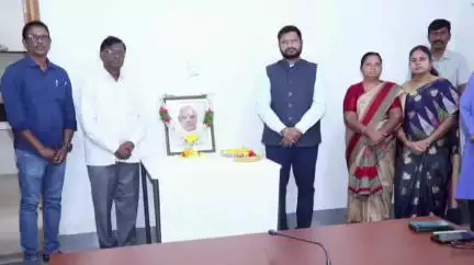 జనగాం: నిబద్ధతకు నిదర్శనం దివంగత మాజీ ముఖ్యమంత్రి రోశయ్య: జిల్లా కలెక్టర్ రిజ్వాన్ భాషా షేక్
