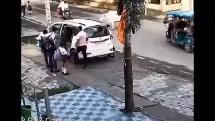 फतेेहपुर: सीसीटीवी में कैद हुआ दर्दनाक पल, सेंट एंथोनी स्कूल के गेट पर छात्र की गिरते ही हुई मौत
