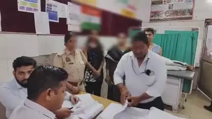 इटावा: कोतवाली के राजपूत कॉलोनी में बेटी से छींटाकशी का विरोध करने पर परिवार को पड़ा महंगा, पड़ोसी युवक ने पीटा
