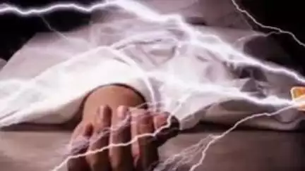 लौरिया: घास काट रहे युवक की करंट लगने से मौत