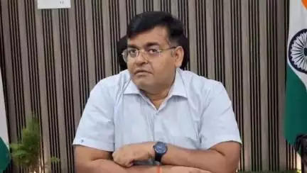 कोल: भकरौला में रहस्यमय कीड़ों का प्रकोप, डीएम ने दिए जांच के निर्देश, स्वास्थ्य विभाग की टीम सक्रिय