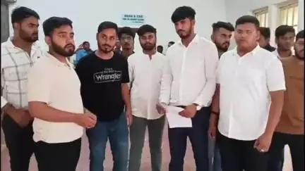 जबलपुर: मेडिकल कॉलेज के नर्सिंग विभाग की प्रिंसिपल पर लगे गंभीर आरोप, अखिल भारतीय विद्यार्थी परिषद ने सौंपा ज्ञापन