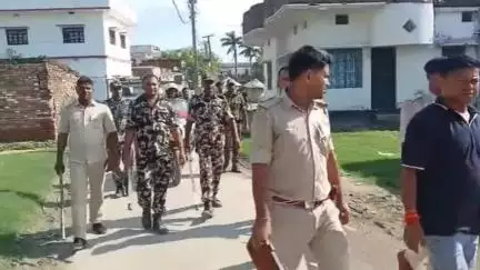 उचकागांव: मीरगंज में मारपीट मामले में छह गिरफ्तार, हुई शांति समिति की बैठक और फ्लैग मार्च