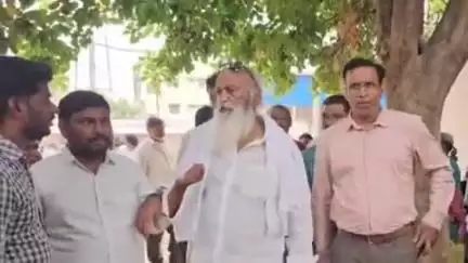 తాడిపత్రి: తాడిపత్రిలోని ప్రభుత్వ ఆసుపత్రిని పరిశీలించి వైద్య సేవలపై ఆరా తీసిన మున్సిపల్ చైర్మన్ జేసి ప్రభాకర్ రెడ్డి