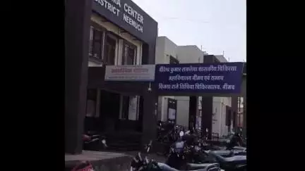 नीमच नगर: रापड़ा गांव में 8 माह की गर्भवती महिला को सांप ने काटा, हालत गंभीर, अस्पताल में इलाज जारी