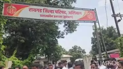 अलिबाग: जिओ टॅगिंगविरोधात ठेकेदार आक्रमक
जिल्हा परिषद समोर निदर्शने