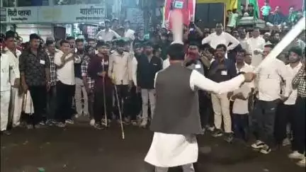 शाजापुर: शाजापुर में एशिया के सबसे बड़े दुलदुल का जुलूस निकला, उमड़ा जनसैलाब