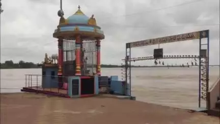 రాజమండ్రి సిటీ: కొవ్వూరు గోష్పాద క్షేత్రం వద్ద పెరుగుతున్న గోదావరి వరద
