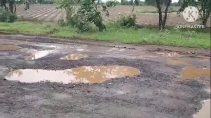 चामोर्शी: चामोर्शी - मुल  मार्गावर अपघाताची मालिका,

 रस्ता दुरुस्ती करण्याची निखिल उंदिरवाडे ग्रामपंचायत सदस्याची मागणी.