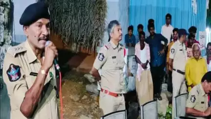 ఎమ్మిగనూరు: మొహరం పండుగను ప్రజలందరూ ప్రశాంతంగా జరుపుకోవాలని ఎమ్మిగనూరు డి.ఎస్.పి ఎం. ఉపేంద్ర బాబు గ్రామాల్లో అవగాహన...