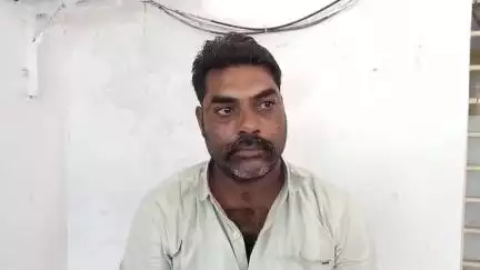 અંકલેશ્વર: અંકલેશ્વર શહેર એ ડીવીઝન મથકના પ્રોહીબિશન એકટના ગુનામાં સંડોવાયેલ બુટલેગરને વ્યારા ખાતેથી ઝડપી પાડ્યો હતો
