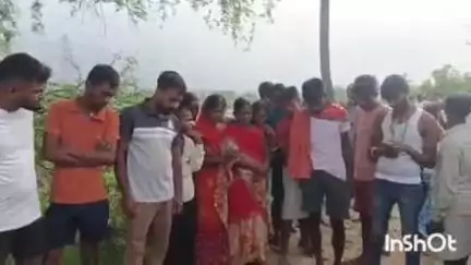 कोंच: सलोनी बिगहा गांव के पास गला रेतकर युवक की हत्या, शव की पहचान करने में जुटी पुलिस