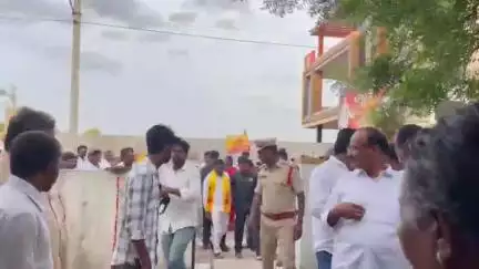 కొండపి: పొన్నలూరు పైరెడ్డిపాలెంలో సుపరిపాలనలో తొలిగడుగు కార్యక్రమాన్ని నిర్వహించిన మంత్రి స్వామి