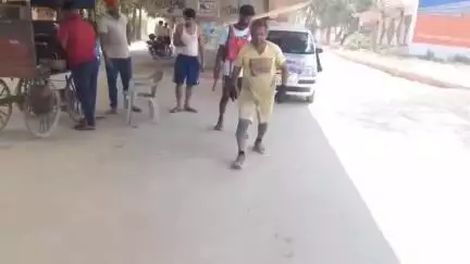 बड़ौत: सपाटे लगाते हुए कांवड़ लेकर बड़ौत पहुंचे कांवड़िया ने युवाओं को नशे के प्रति किया जागरूक, 350 किमी का सफर करेंगे तय