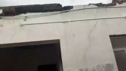भिंड नगर: बिजपुरी गाँव में आकाशीय बिजली गिरने से मकान गिरा, मलबे में दबकर तीन लोग घायल