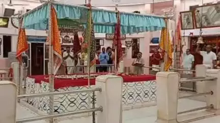 खंडवा नगर: खंडवा के दादाजी धूनी वाले मंदिर में मंगला आरती का हुआ भव्य आयोजन