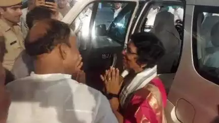 पाली: राष्ट्रीय महिला आयोग की अध्यक्ष विजय राहटकर पाली पहुंचीं, निजी होटल में महिला उत्पीड़न पर कार्यकर्ताओं के साथ की चर्चा