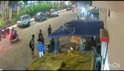 ସମ୍ବଲପୁର ମ୍ୟୁନିସିପାଲଟି: କ୍ଷେତରାଜପୁର ଥାନା ଅନ୍ତର୍ଗତ ମାଁ ସମଲେଶ୍ୱରୀ ମନ୍ଦିର ନିକଟରେ ଗାଡି ପାର୍କିଂକୁ ନେଇ ଗଣ୍ଡଗୋଳର ଦୃଶ୍ୟ ସିସିଟିଭି ରେ ଭାଇରଲ