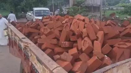 राजनगर: बागेश्वर महाराज की अपील पर गांव-गांव से आ रही ईंटें, ₹300 करोड़ से बनेगा कैंसर अस्पताल
