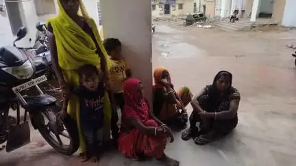 गोड्डा: सैदापुर गांव में सांप काटने से भाई-बहन की मौत, सांसद ने ₹50000 की आर्थिक मदद की