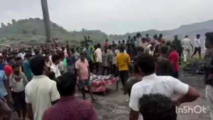 मांडू: रामगढ़: कर्मा परियोजना के पास महुआ टुगरी में अवैध खनन के दौरान चाल धंसने से एक शव बरामद