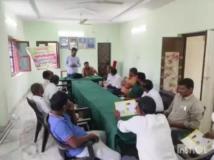 బాల్కొండ: ఆయిల్ ఫామ్ పంట సాగుపై రైతులకు అవగాహన కల్పించిన డివిజనల్ ఉద్యాన అధికారి రుద్ర వినాయక్