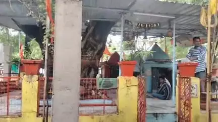 महरौनी: महरौनी तहसील परिसर में स्थित हनुमान मंदिर की दानपेटी हुई चोरी, सुरक्षा व्यवस्था पर उठे सवाल