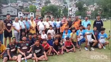 चम्बा: ऐतिहासिक चौगान में जिला स्तरीय सिक्स-ए-साइड प्री मिंजर मेला हॉकी प्रतियोगिता का हुआ आगाज