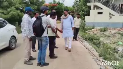 ಸಿಂಧನೂರು: ಪಟ್ಟಣದ ವಿವಿಧ ವಾರ್ಡ್ಗಳಲ್ಲಿ ಕುಡಿಯುವ ನೀರಿನ ಜಲಜೀವನ್ ಮಷೀನ್ ಕಾಮಗಾರಿಯನ್ನು ವೀಕ್ಷಣೆ ಮಾಡಿದ ಶಾಸಕ ಆರ್ ಬಸನಗೌಡ