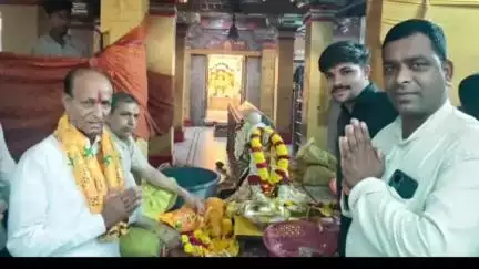 खिलचीपुर: खिलचीपुर विधायक हजारीलाल दांगी ने नलखेड़ा मां बगलामुखी धाम में पूजा अर्चना कर आशीर्वाद लिया