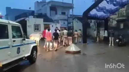 ખંભાળિયા: મોહરમ તહેવાર દરમિયાન કાયદો અને વ્યવસ્થા જળવાઈ રહે તે માટે પોલીસ દ્વારા ખંભાળિયામાં ફૂટ પેટ્રોલિંગ યોજાયું