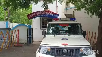 વઢવાણ: ગાંધી હોસ્પીટલમાં HIV ની દવા લેવા આવેલા દર્દીઅે ડોક્ટરને લાફા ઝીંકી દીધા