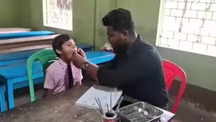 ভগবানগোলা ১: নিউ ইরা একাডেমির অভিনব উদ্যোগ  ছাত্রছাত্রীদের জন্য ফ্রি ডেন্টাল ক্যাম্প