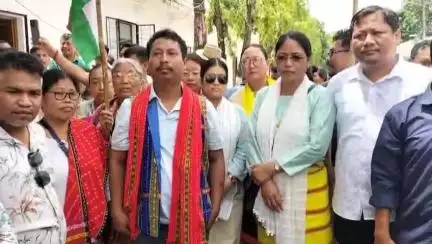 মোহনপুর: বাংলাদেশী অনুপ্রবেশ রুখতে এবার পদযাত্রায় দিল্লির উদ্দেশ্যে রওনা দিলেন মথার সদস্যরা রাজধানীর উত্তর গেট থেকে
