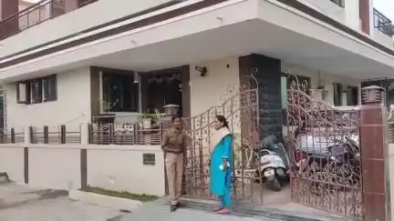 महिला आयोगाच्या चाकणकर यांच्यावर आरोप केल्याने शरद पवार गटाच्या प्रवक्त्या हेमा पिंपळे यांना निवासस्थानी नजर कैदेत ठेवले