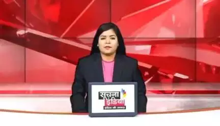 फतेहपुर : यूपी के 27 हजार प्रायमरी स्कूल बंद करने के सरकार के फैसले के खिलाफ गुलाबी गैंग ने काली पट्टी बांधकर किया प्रदर्शन