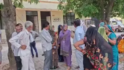 मैनपुरी: किशनी क्षेत्र में संदिग्ध परिस्थिति में युवक का शव फांसी पर लटका मिला, पुलिस ने शव पीएम के लिए भेजा