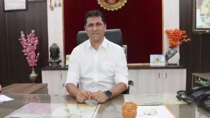 दतिया नगर: फार्मर रजिस्ट्री में लापरवाही उजागर होने पर दतिया कलेक्टर ने दो पटवारियों को किया निलंबित, आदेश जारी