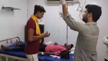 महोबा: महोबा से सटे भड़ार गांव के एक युवक ने अज्ञात कारणों से किया जहरीले पदार्थ का सेवन, जिला अस्पताल में उपचार जारी