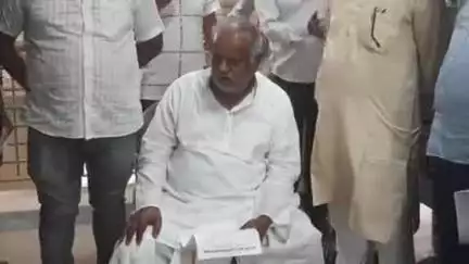 बिहार: सर्किट हाउस में ग्रामीण विकास मंत्री श्रवण कुमार ने सुनी जनता की समस्याएं, समाधान का दिया आश्वासन