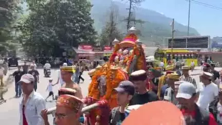 कुल्लू: मणिकर्ण घाटी की आराध्य देवी माता नैना भगवती कुल्लू पहुंची, भगवान रघुनाथ के मंदिर में करेंगे रात्रि विश्राम