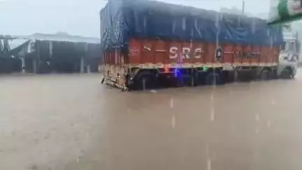 नारायणगंज: 3 दिन से लगातार हो रही बारिश के चलते कालपी का NH-30 मार्ग पानी से हुआ लबालब, वाहन चालक हुए परेशान