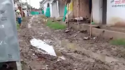 कवर्धा: घोरपेंडरी के गांव में कीचड़ से ग्रामीण काफी परेशान