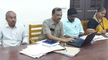 புதுக்கோட்டை: உயர்கல்வி வழிகாட்டுதல் ஆலோசனை மையத்தை ஆய்வு செய்த மாவட்ட முதன்மை கல்வி அலுவலர் சண்முகம்