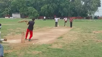 पलवल: चाँदहट गांव में सरपंच ने कराई क्रिकेट प्रतियोगिता, सदरपुर टीम 56 रन से जीती