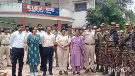 मेदिनीनगर (डालटनगंज): मेदिनीनगर शहर में मोहर्रम को लेकर निकाला गया फ्लैग मार्च, प्रशासन ने शांति और सौहार्द का संदेश दिया