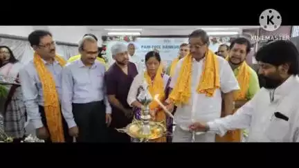বাঁকুড়া ১: বাঁকুড়া জেলা পরিষদ অডিটরিয়াম হলে ফ্রি পেন রিলিফ ক্যাম্প  অনুষ্ঠানের প্রদীপ প্রজ্বলন করে শুভ সূচনা করলেন বাঁকুড়ারসাংসদ