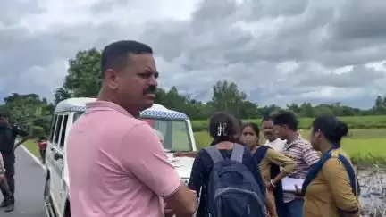 দিনহাটা ২: বুড়িরহাট ২ এর যমদুয়ার এলাকায় অবৈধ গাঁজাসহ দুই যুবতী গ্রেপ্তার, উপস্থিত এসডিপিও