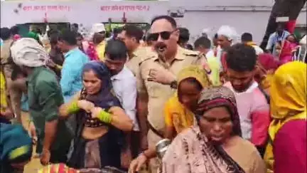 जलेसर: कस्बा जलेसर में आषाढ़ के अंतिम चौथे शनिवार को उमड़ी श्रद्धालुओं की भीड़, जलेसर पुलिस ने किए कड़ी सुरक्षा के इंतजाम