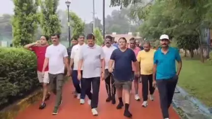 धनबाद/केंदुआडीह: गोल्ड ग्राउंड की समस्याओं से मॉर्निंग वॉकर्स ने विधायक राज सिन्हा को अवगत कराया